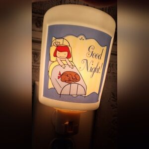 Madeline Cream and Yellow Lantern Accents